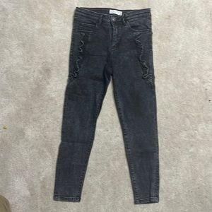 Black Zara mid-waisted girl’s jeans w/ ruffles